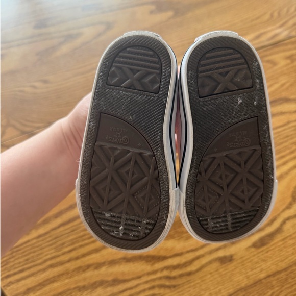 Converse toddler Pink Canvas Low-Top Sneakers - Picture 3 of 6